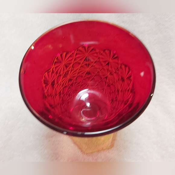 Daisy and Button Amberina goblet - Picture 2 of 5